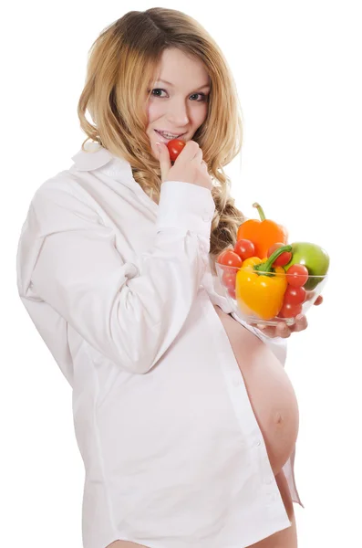 야채와 함께 임신한 여자 — 스톡 사진