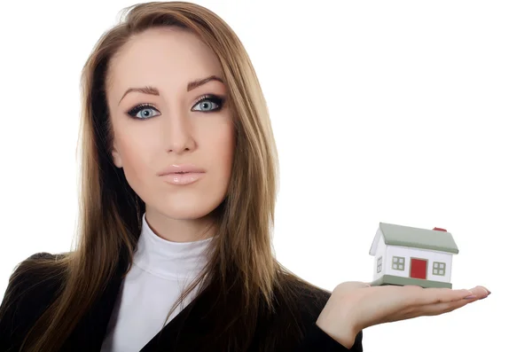 Affärskvinna med liten modell av huset — Stockfoto