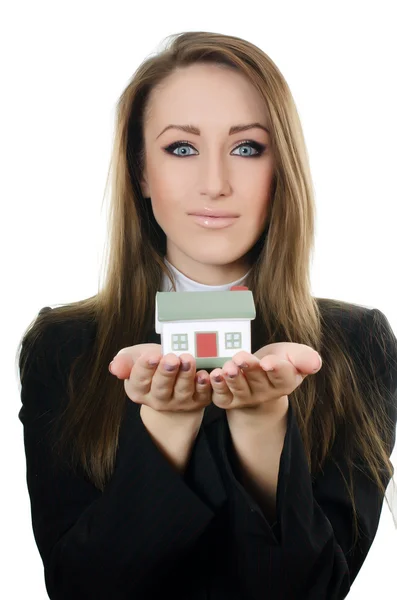 Biznes kobieta z małego modelu domu — Zdjęcie stockowe