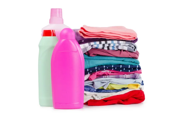 Montón de ropa pura con diferentes detergentes — Foto de Stock