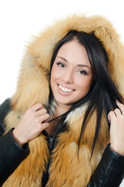 Όμορφο κορίτσι σε μια κουκούλα γούνα — Φωτογραφία Αρχείου