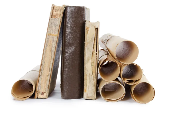 Muchos pergaminos antiguos y libros antiguos — Foto de Stock