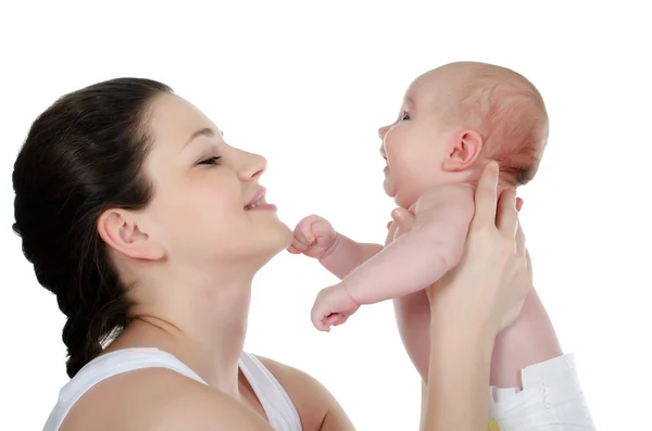 白い上に赤ん坊を持つ幸せな母親 — ストック写真