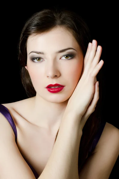 El retrato de la muchacha hermosa elegante con el maquillaje de tarde —  Fotos de Stock