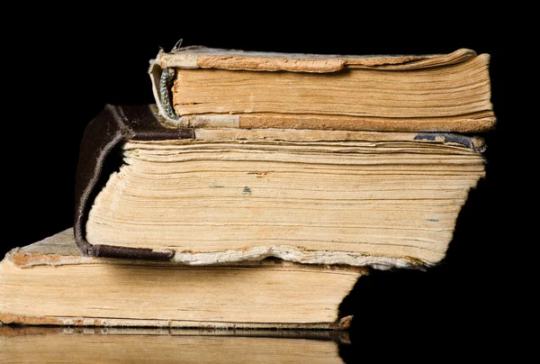 Högen med gamla böcker om svart — Stockfoto