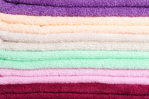 Die kombinierten farbigen Handtücher — Stockfoto