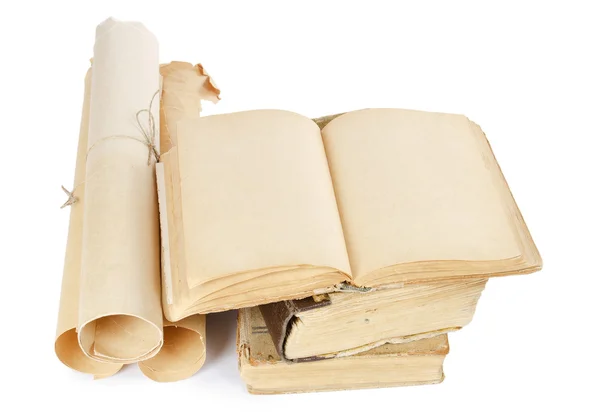 Многие древние свитки и старые книги — стоковое фото