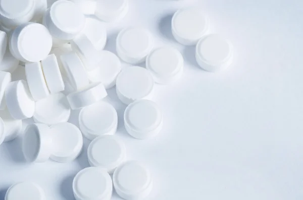 Белые таблетки - абстрактные медицинские — стоковое фото