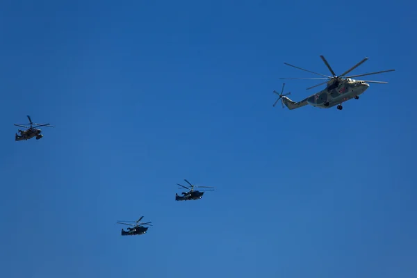Helicopters in the skies — Stock Photo, Image