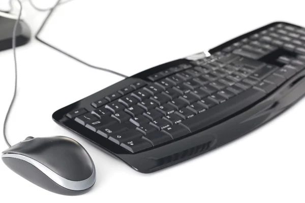 Изолированная клавиатура и мышь — стоковое фото