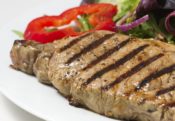 Steak et salade — Photo