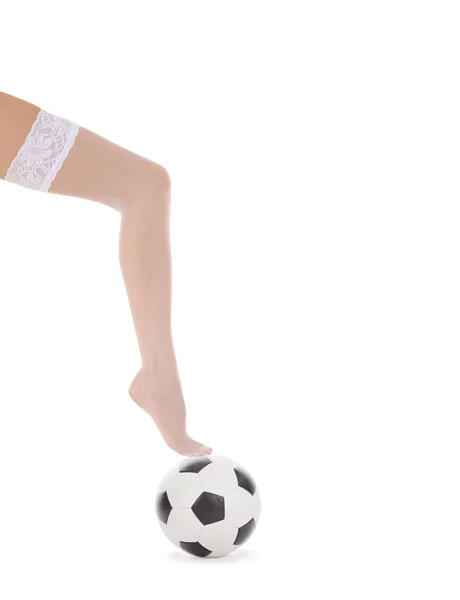 Žena nohu v bílých punčochách na fotbalový míč — Stock fotografie