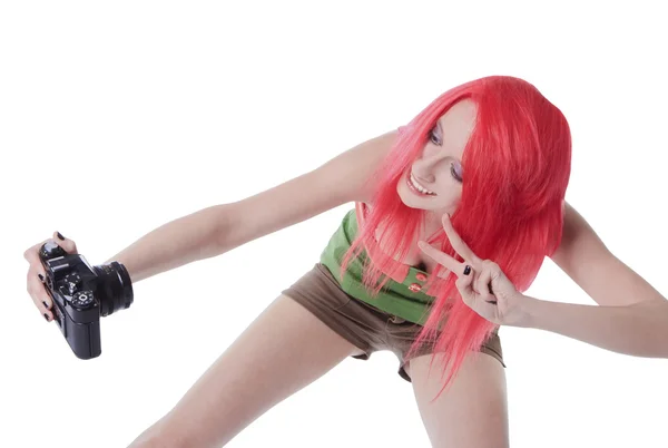 Czerwone włosy młoda dziewczyna z aparatów fotograficznych na białym tle — Zdjęcie stockowe