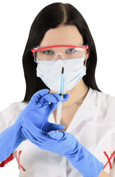 Giovane infermiera in maschera con siringa — Foto Stock