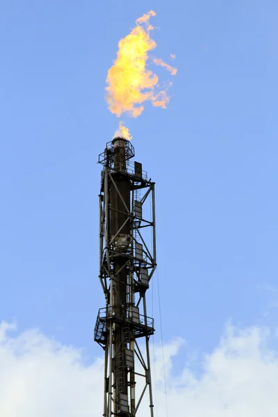 Raffineria fuoco gas torcia — Foto Stock