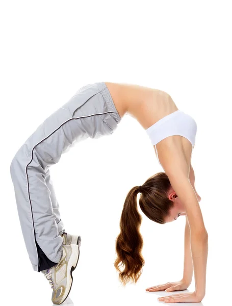 Gyakorlása a gimnasztikai híd gyönyörű fitness lány — Stock Fotó