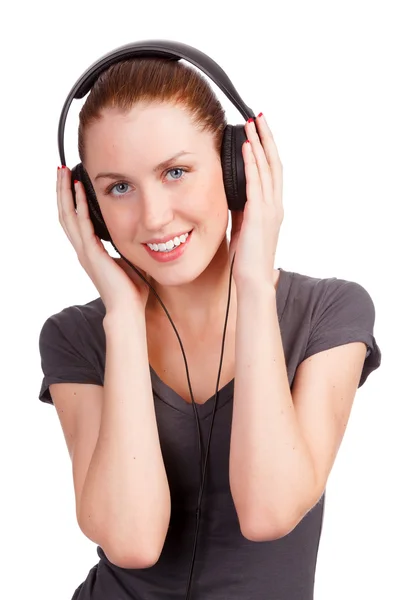Söt flicka lyssnar musik, isolerad på vit bakgrund — Stockfoto