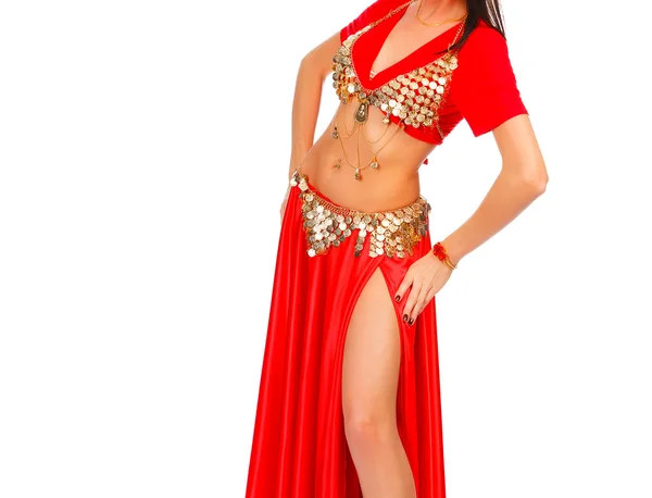 Περικομμένη εικόνα ενός χορευτή της κοιλιάς με κόκκινο φόρεμα — Φωτογραφία Αρχείου