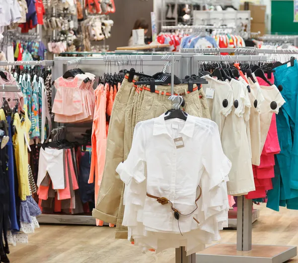 Obchod s oblečením — Stock fotografie