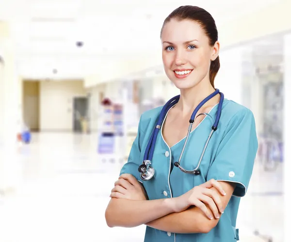 Schattig vrouwelijke arts in een ziekenhuis — Stockfoto