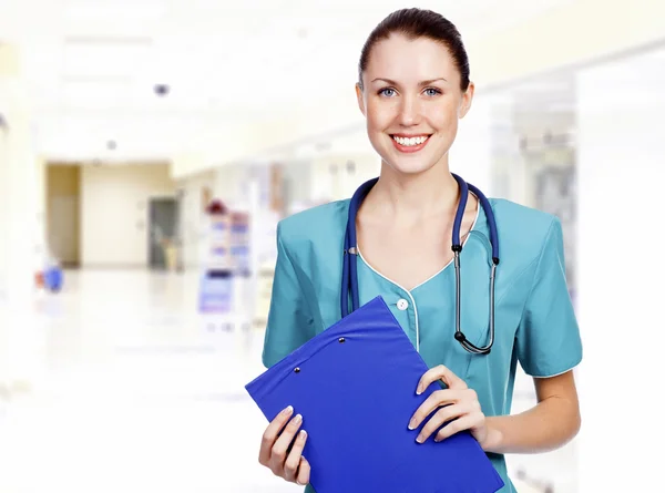 Mooie vrouwelijke arts of verpleegkundige — Stockfoto