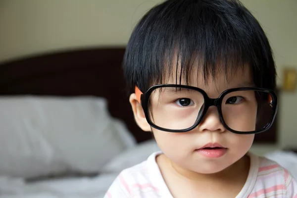 Baby wear eye glasses — Stock Photo, Image