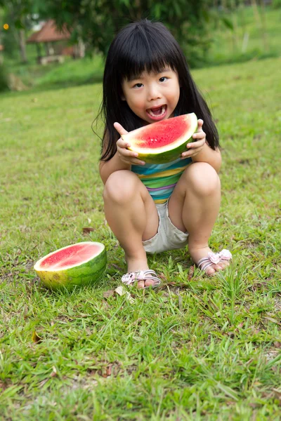 Ευτυχισμένο παιδί με καρπούζι — Φωτογραφία Αρχείου