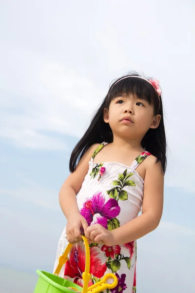 Portrait of little girl on beach — Stock Photo, Image