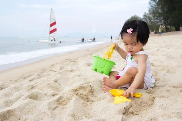 Beach playtime — Stock Photo, Image