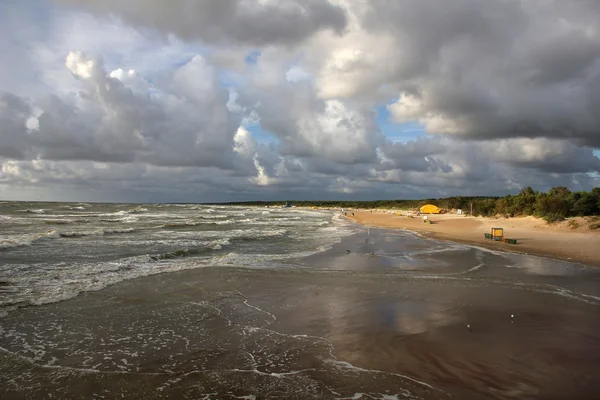 Baltische strand in palanga, Litouwen. — Stockfoto
