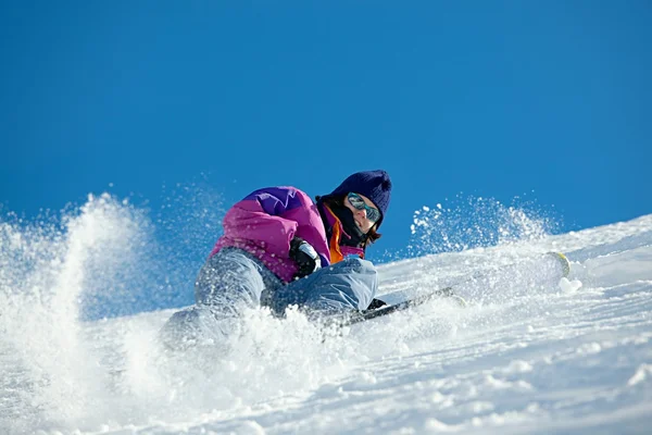 在斜坡上滑雪 — 图库照片