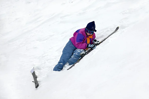 Skiër vallen — Stockfoto