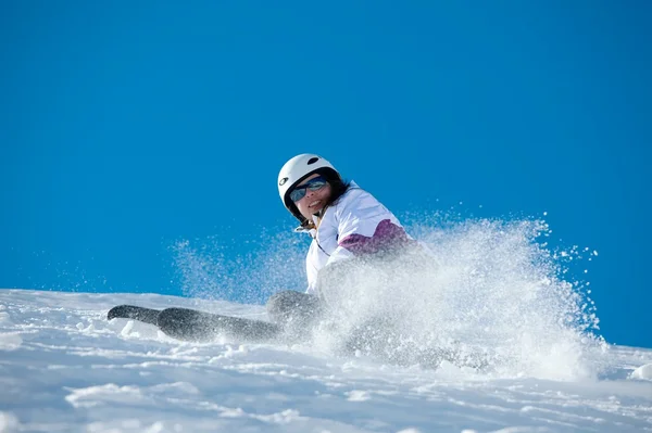 Esquiador en pendiente —  Fotos de Stock