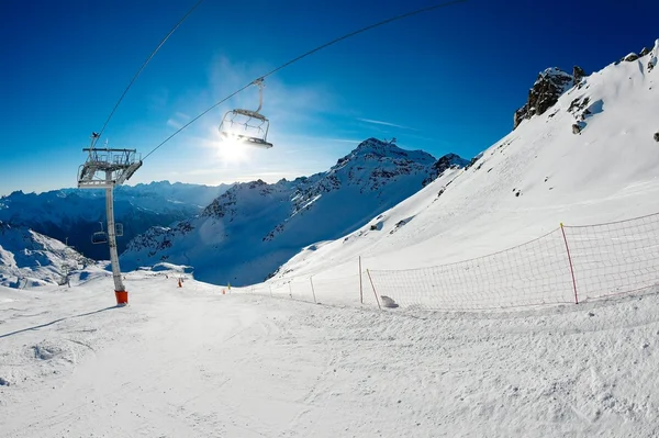 Sunny běžecké lyžování — Stock fotografie