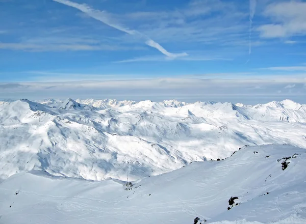 雪の積もった山脈フランス アルプ — ストック写真