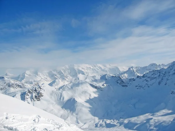Karlı dağ silsilesi Fransız alpes — Stok fotoğraf