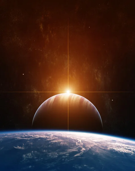 在巨型气体行星和蓝色星球上冉冉升起的太阳 — 图库照片