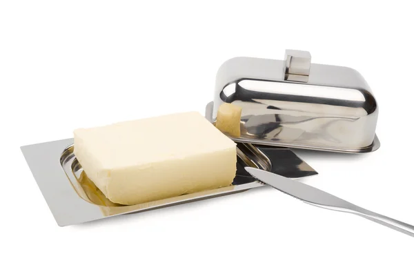 Manteiga no prato de manteiga de prata, faca, isolado — Fotografia de Stock
