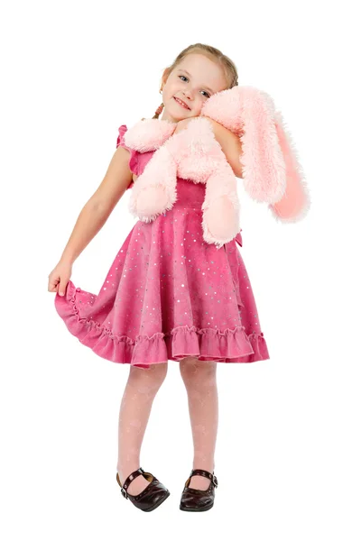 Μικρό κορίτσι αγκαλιάζει ένα ροζ παιχνίδι κουνέλι — Φωτογραφία Αρχείου