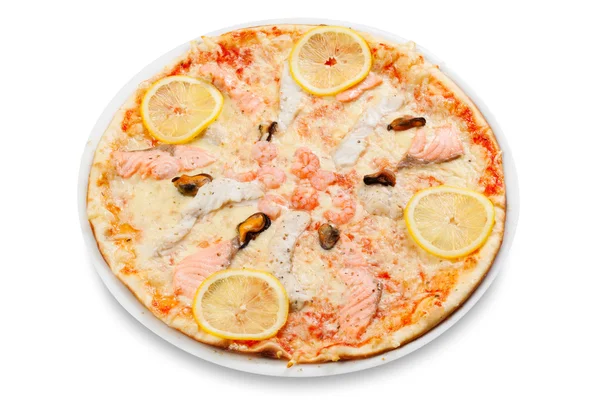 Balık ve deniz ürünleri pizza — Stok fotoğraf