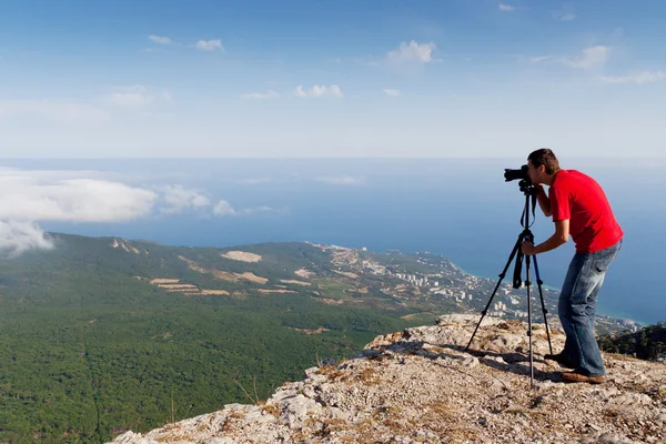 Photographer with camera on mountains — Stock Photo, Image