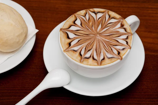 Cappuccino, taza de café y pan — Foto de Stock