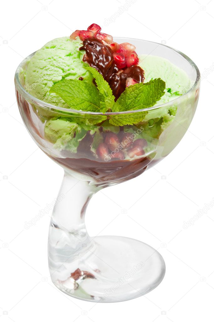 Ice cream in bowl with fruits