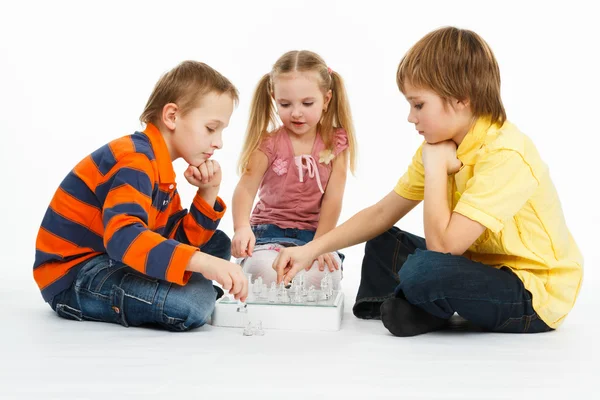 Two boys and pretty girl playing chess — Stock Photo, Image