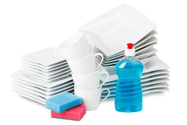 Haufen sauberer weißer Teller, Schüsseln und Tassen, Flasche Spülmittel — Stockfoto