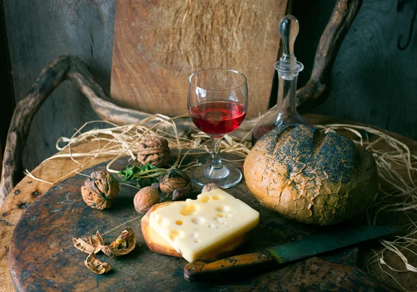 チーズと素朴な静物 — ストック写真
