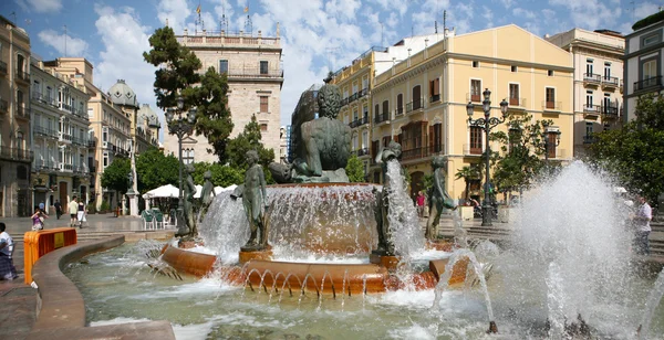 Historischer brunnen in valencia — Stockfoto