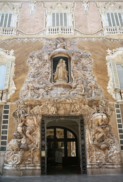 De ingang van het paleis in valencia — Stockfoto