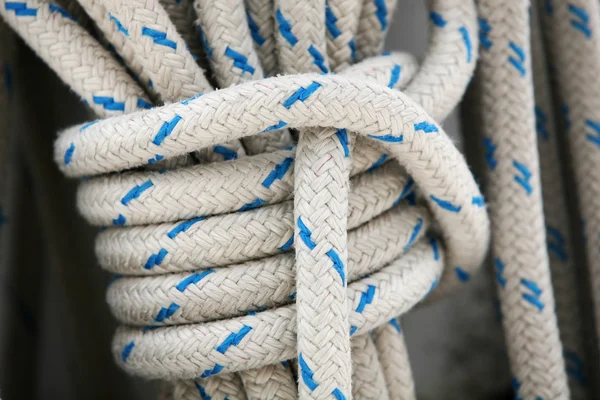 Corde de bateau à motifs avec nœud — Photo