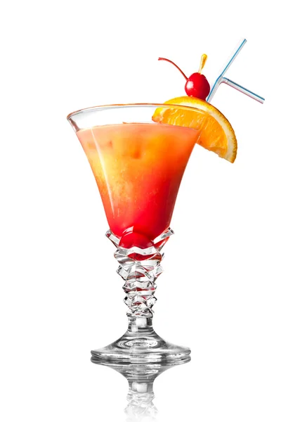 Beyaz üzerine izole edilmiş turuncu kokteyl — Stok fotoğraf